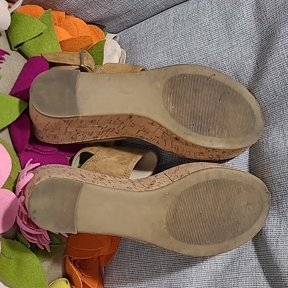 STEVE MADDEN SUEDE CORK PLATFORM WEDGES - Picture 3 of 6